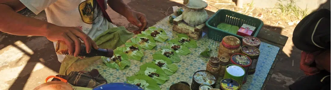This vendor in Myanmar with a stand may be a bad kratom vendor or a good one