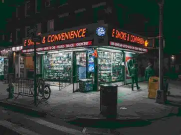 E Smoke and Convenience head shop at night