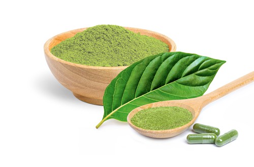 image of kratom leaf and powder